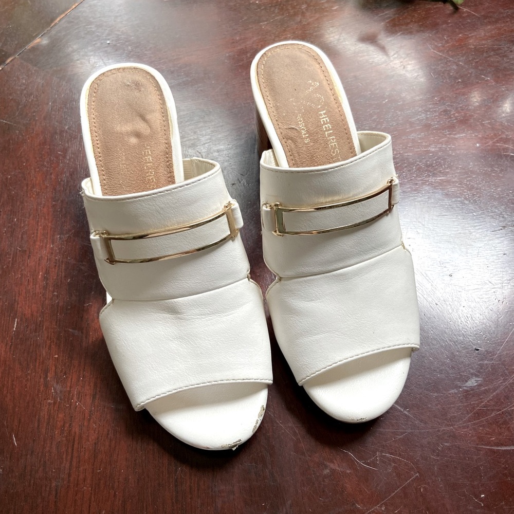 Aerosoles white heeled sandals size 5